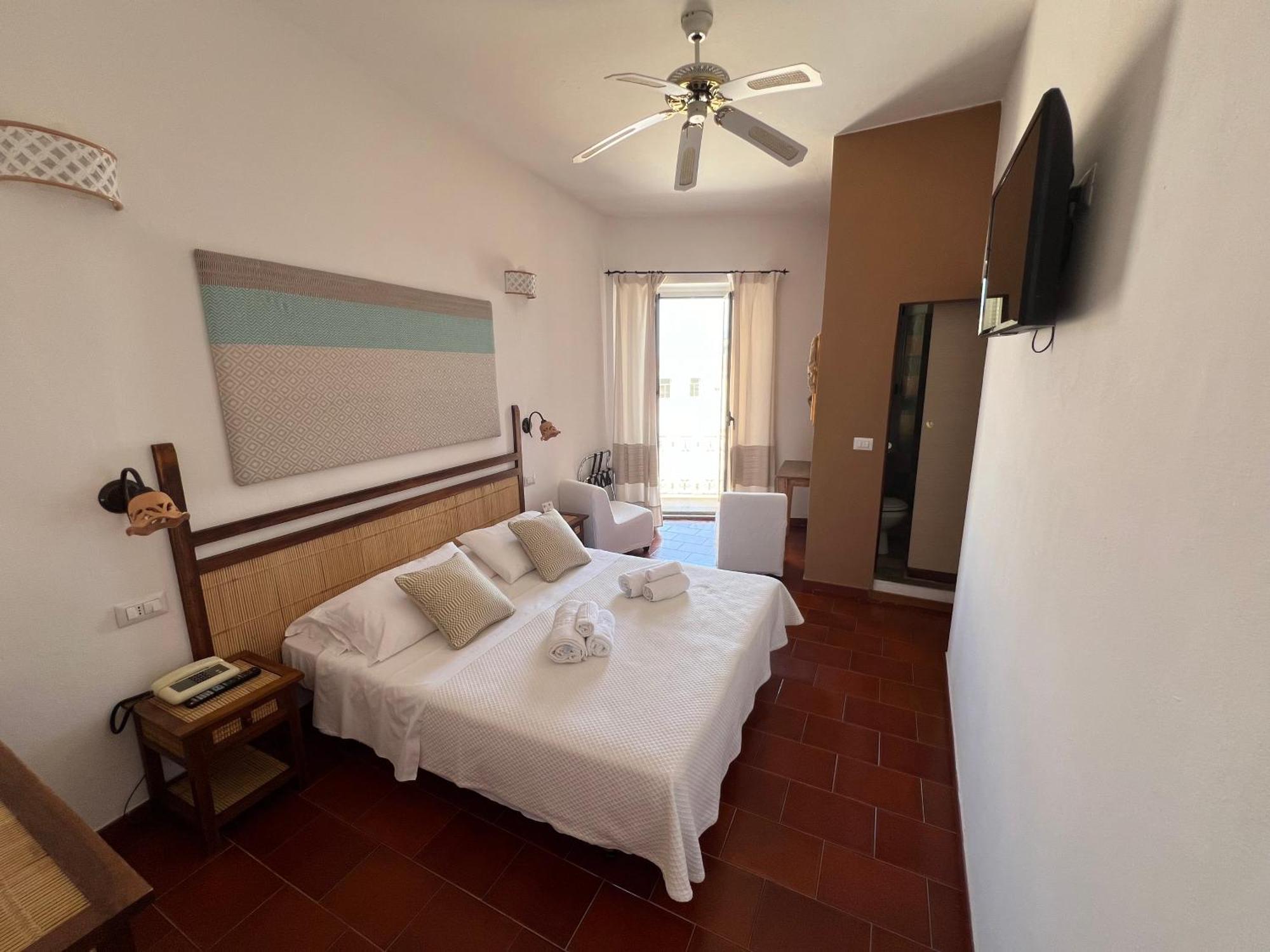 Hotel Da Cecco Santa Teresa Gallura Exterior photo